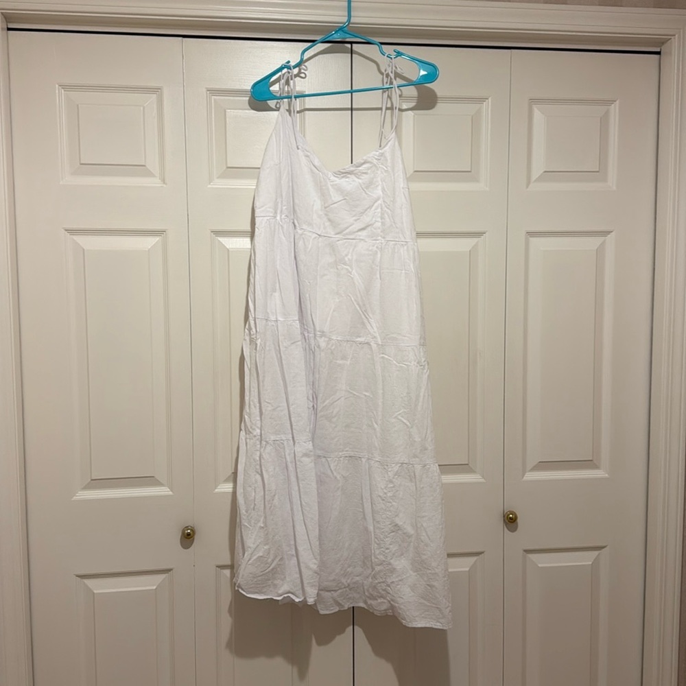 Abercrombie & Fitch White Midi Dress with Timeless Elegance
